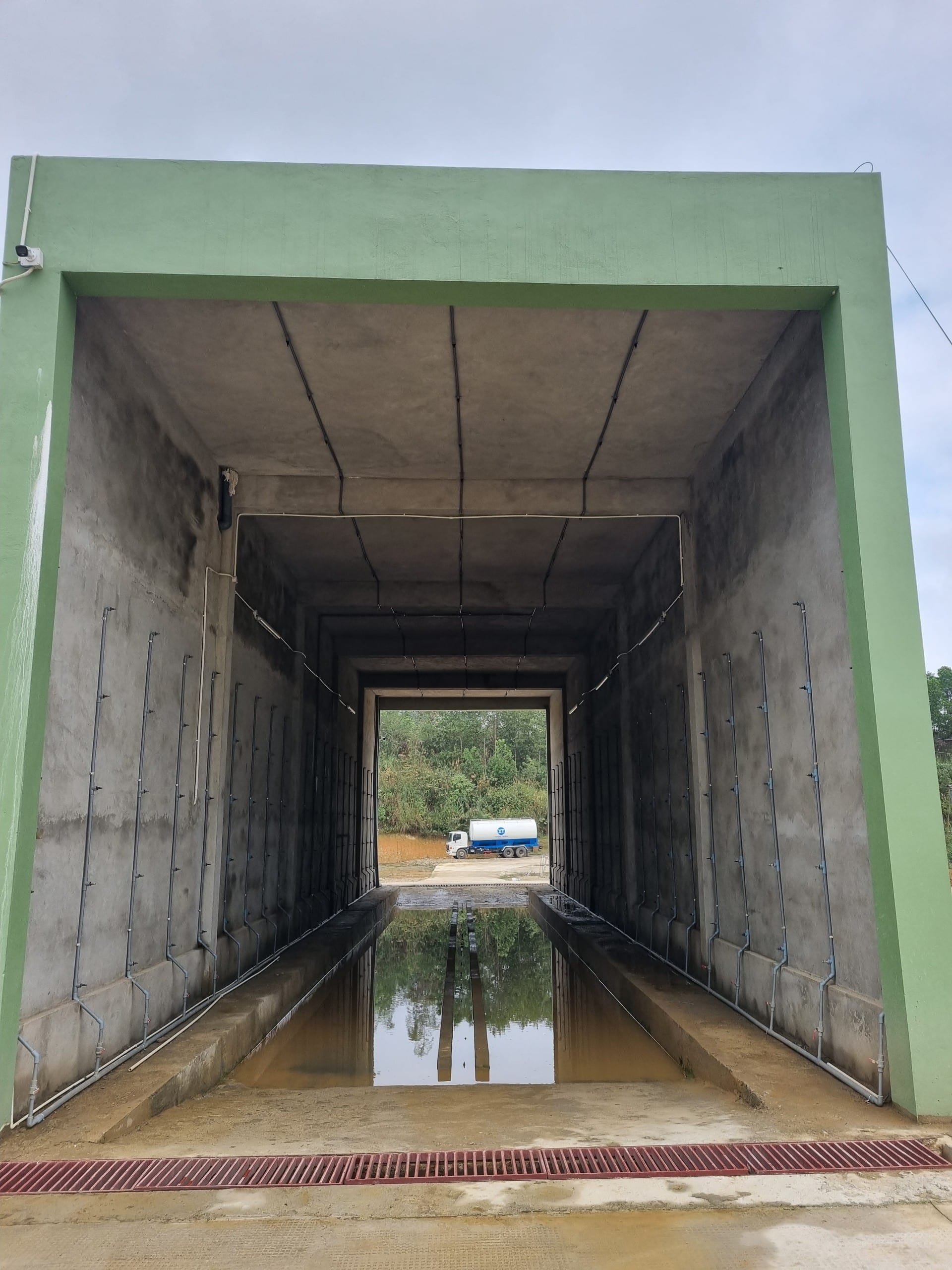 Mẹo nuôi heo-Nhà sát trùng xe tải